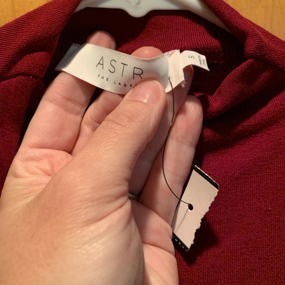 ASTR The Label Asymmetrical Pleated Cutout Mock Neck Top in Berry Small NWT - Picture 4 of 6